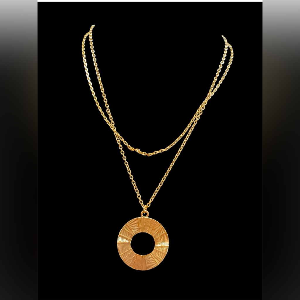 Hpbeautiful Gold Fashion Necklace This Necklace Is Stunning So PrettyHp 16$